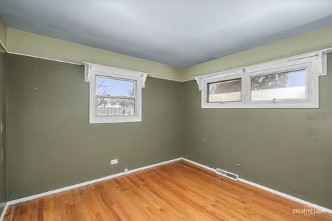 Tiny photo for 58 E 55th Street, Westmont, IL 60559 (MLS # 12538183)