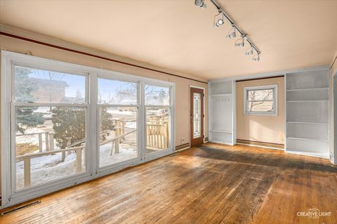 Tiny photo for 58 E 55th Street, Westmont, IL 60559 (MLS # 12538183)