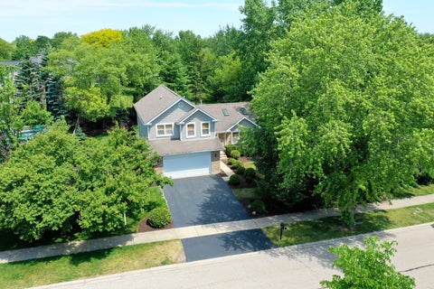 Photo of 464 Farm Bridge Road, Lake Zurich, IL 60047 (MLS # 12691726)
