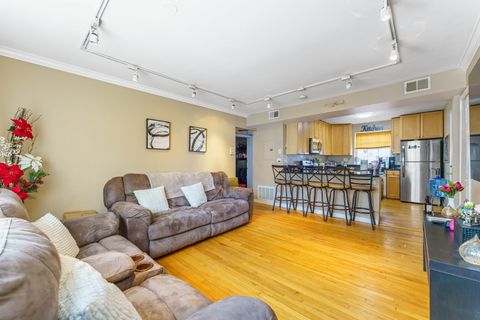 Tiny photo for 131 Elmwood Avenue #2N, Evanston, IL 60202 (MLS # 12570540)