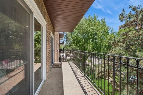 Tiny photo for 901 Hinman Avenue #3B, Evanston, IL 60202 (MLS # 12673719)