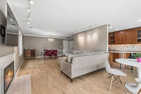 Tiny photo for 901 Hinman Avenue #3B, Evanston, IL 60202 (MLS # 12673719)