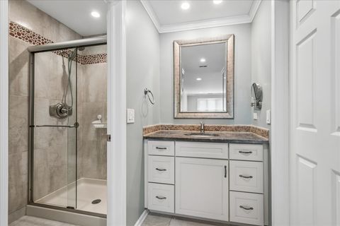 Tiny photo for 901 Hinman Avenue #3B, Evanston, IL 60202 (MLS # 12673719)
