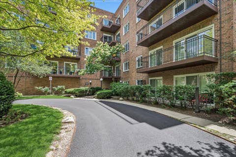 Tiny photo for 901 Hinman Avenue #3B, Evanston, IL 60202 (MLS # 12673719)