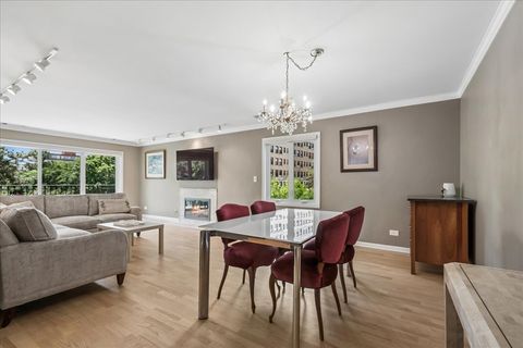 Tiny photo for 901 Hinman Avenue #3B, Evanston, IL 60202 (MLS # 12673719)