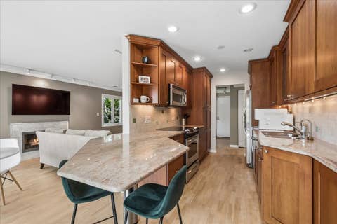 Tiny photo for 901 Hinman Avenue #3B, Evanston, IL 60202 (MLS # 12673719)