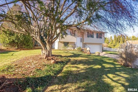 Tiny photo for 4 MANOR Court, Eldridge, IA 52748 (MLS # QC4269768)