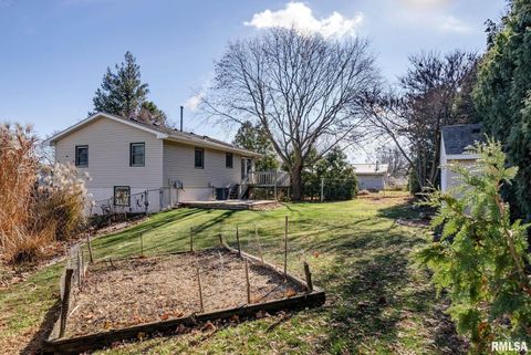 Tiny photo for 4 MANOR Court, Eldridge, IA 52748 (MLS # QC4269768)