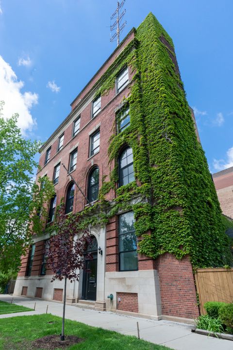 Photo of 3312 W Belle Plaine Avenue #4, Chicago, IL 60618 (MLS # 12561270)