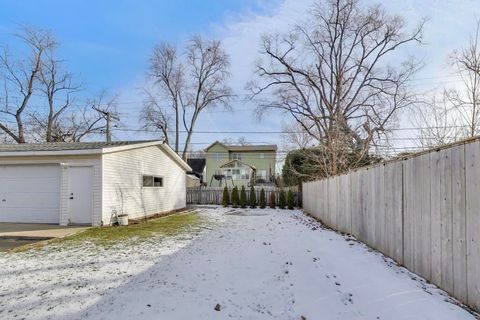 Tiny photo for 823 N Fernandez Avenue, Arlington Heights, IL 60004 (MLS # 12554853)