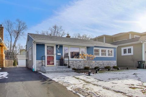 Tiny photo for 823 N Fernandez Avenue, Arlington Heights, IL 60004 (MLS # 12554853)
