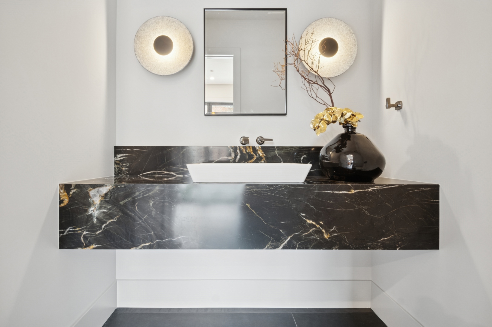 Chicago, Illinois 60612, United States, 3 Bedrooms Bedrooms, ,5 BathroomsBathrooms,Residential,Active,202087