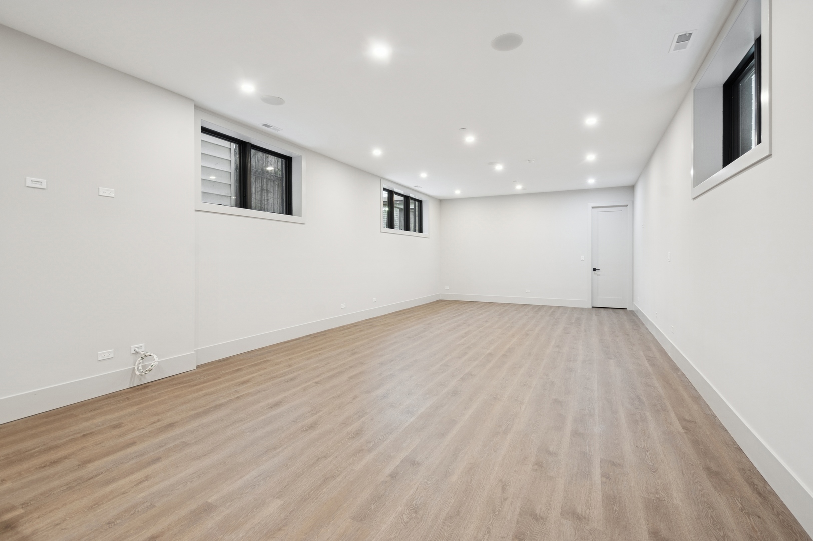 Chicago, Illinois 60612, United States, 3 Bedrooms Bedrooms, ,5 BathroomsBathrooms,Residential,Active,202087