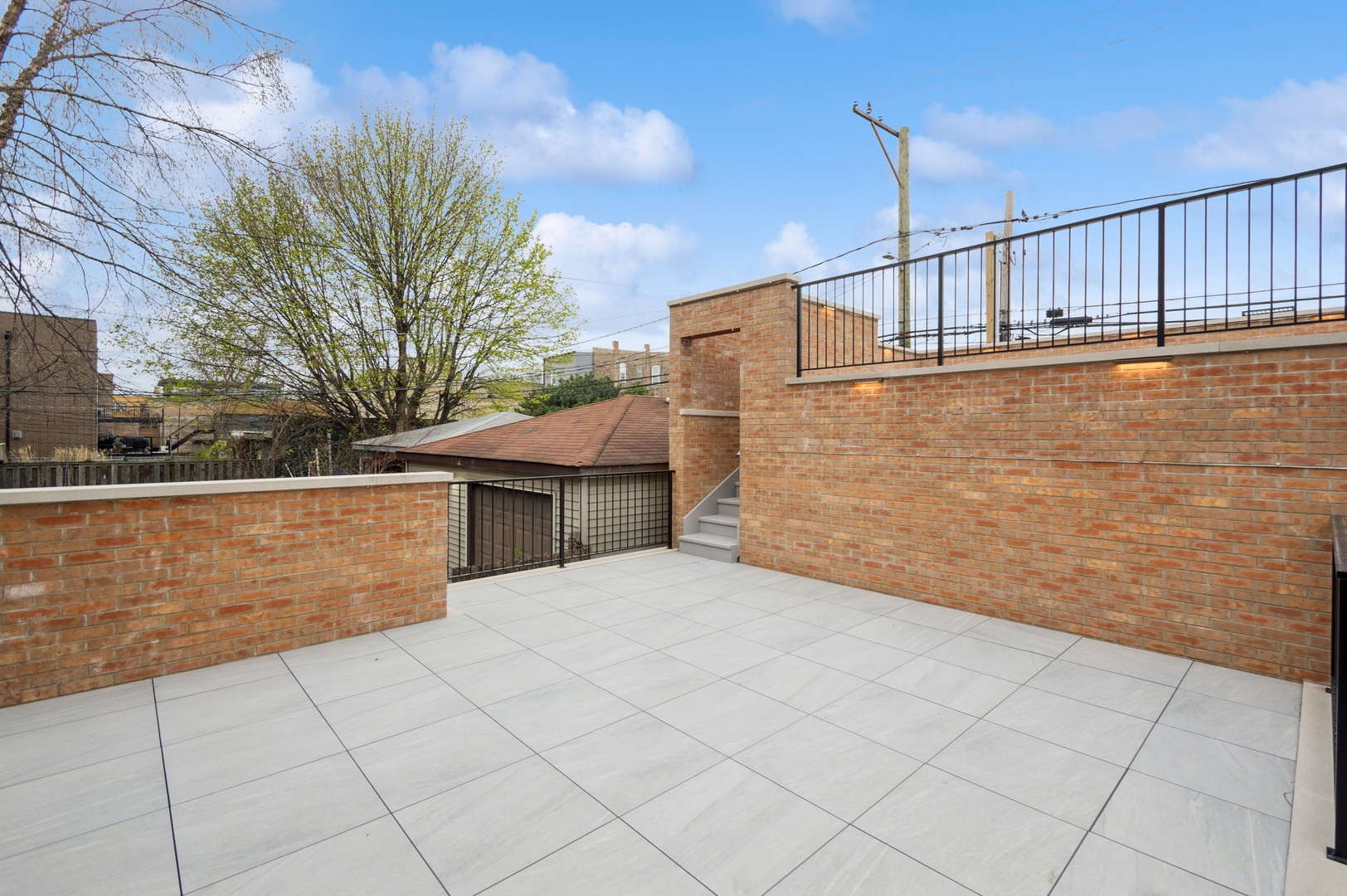 Chicago, Illinois 60612, United States, 3 Bedrooms Bedrooms, ,5 BathroomsBathrooms,Residential,Active,202087