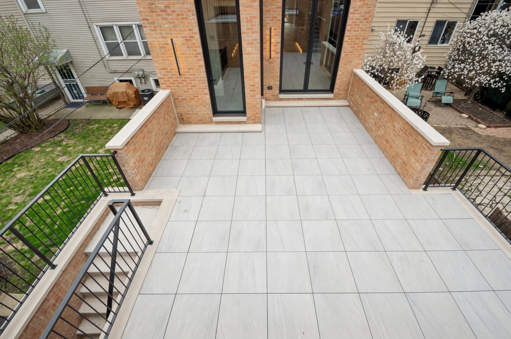 Chicago, Illinois 60612, United States, 3 Bedrooms Bedrooms, ,5 BathroomsBathrooms,Residential,Active,202087