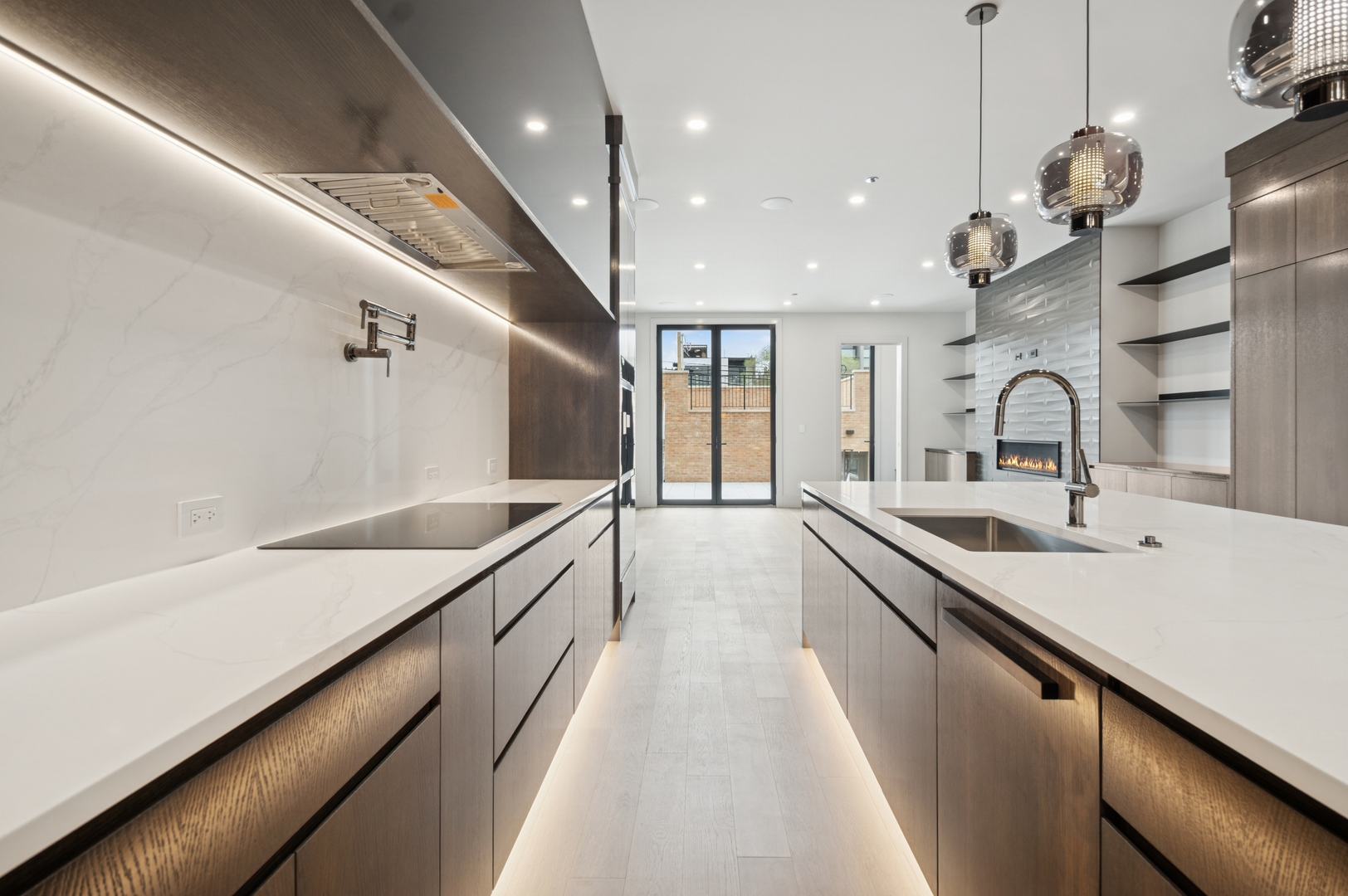 Chicago, Illinois 60612, United States, 3 Bedrooms Bedrooms, ,5 BathroomsBathrooms,Residential,Active,202087