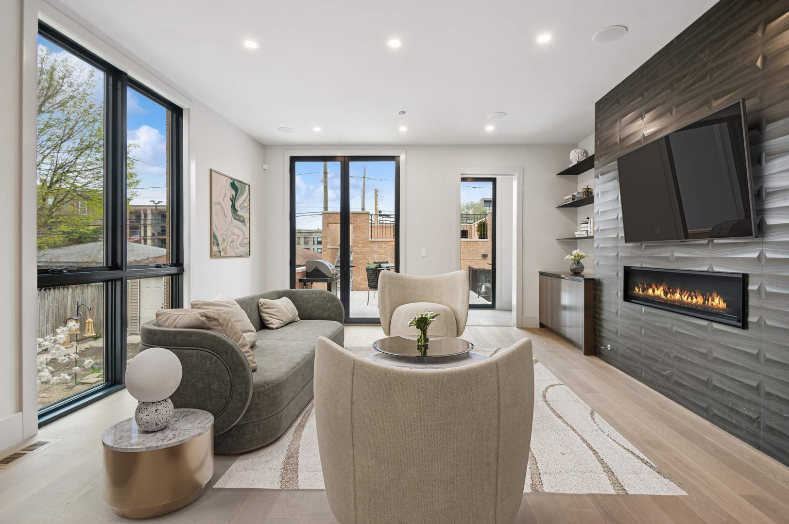 Chicago, Illinois 60612, United States, 3 Bedrooms Bedrooms, ,5 BathroomsBathrooms,Residential,Active,202087