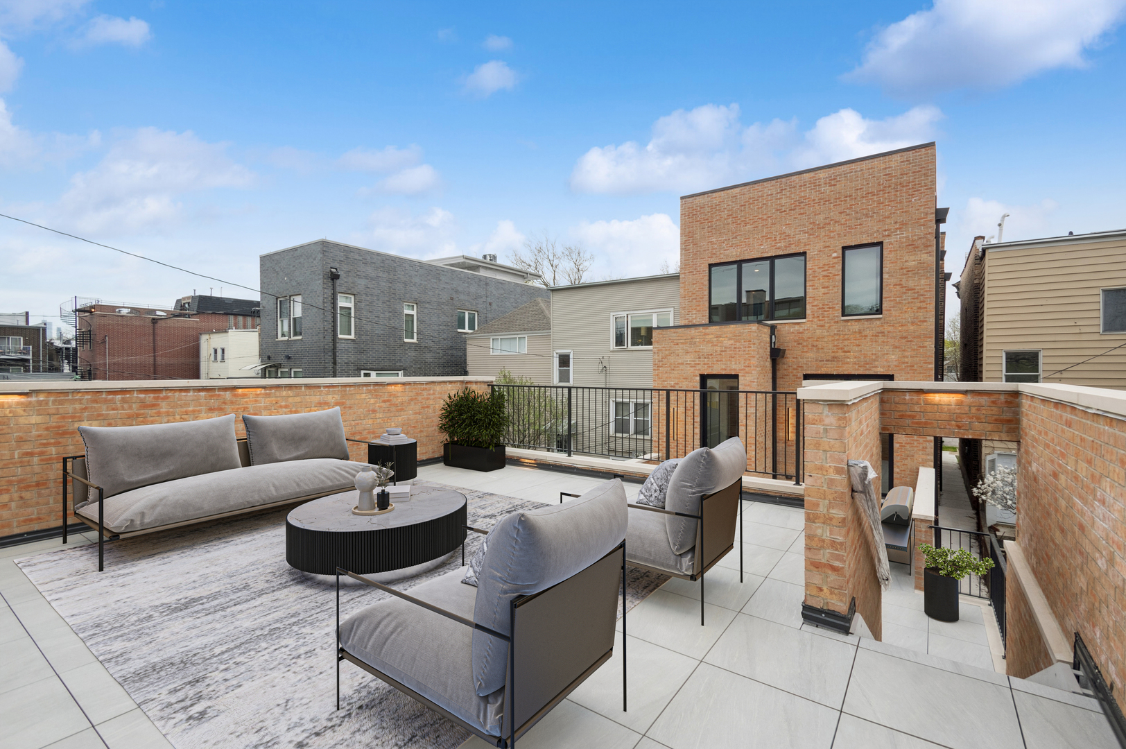 Chicago, Illinois 60612, United States, 3 Bedrooms Bedrooms, ,5 BathroomsBathrooms,Residential,Active,202087