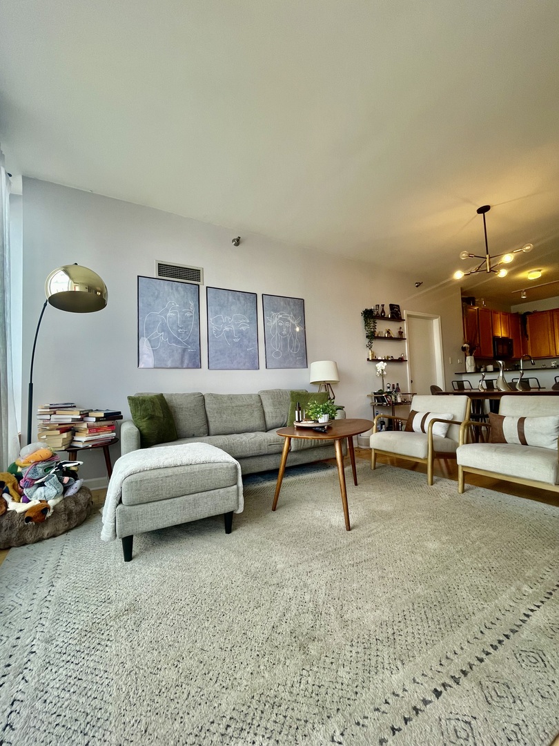 1841 S CALUMET Street 1809
