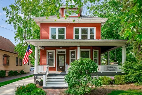Photo of 201 E Schiller Street, Elmhurst, IL 60126 (MLS # 12395934)