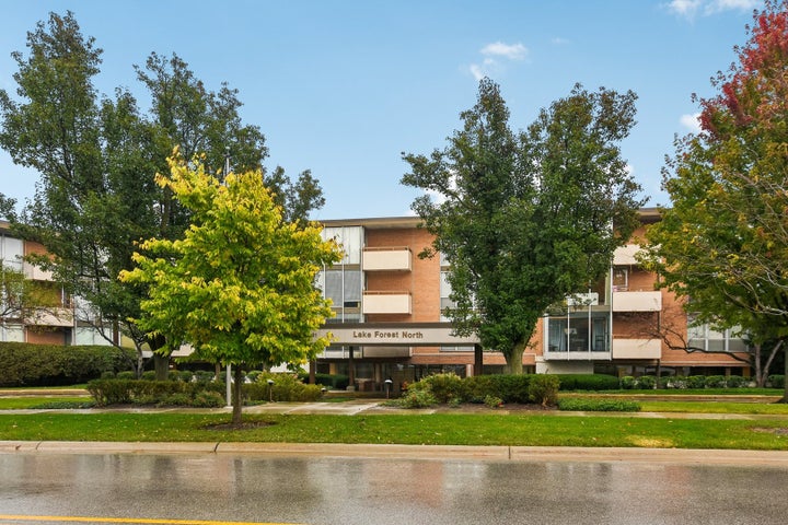 Photo 1 of 34 — 1301 N Western Avenue 231, Lake Forest, IL 60045