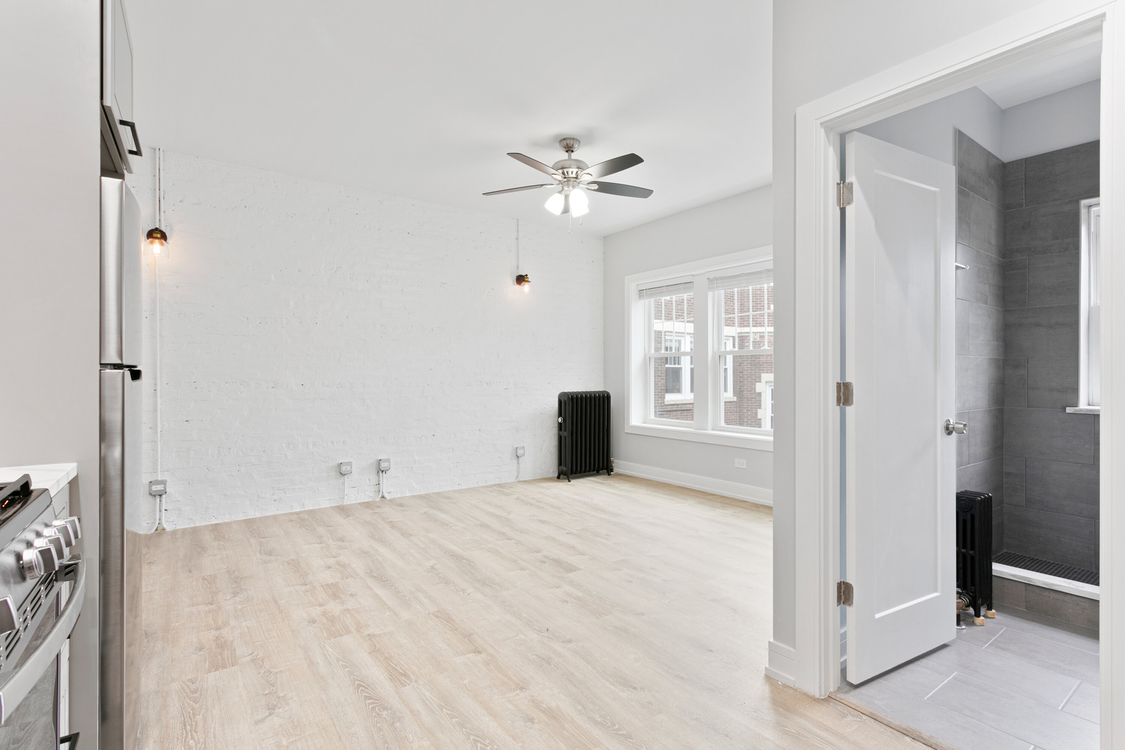 1057 W Glenlake Avenue 2