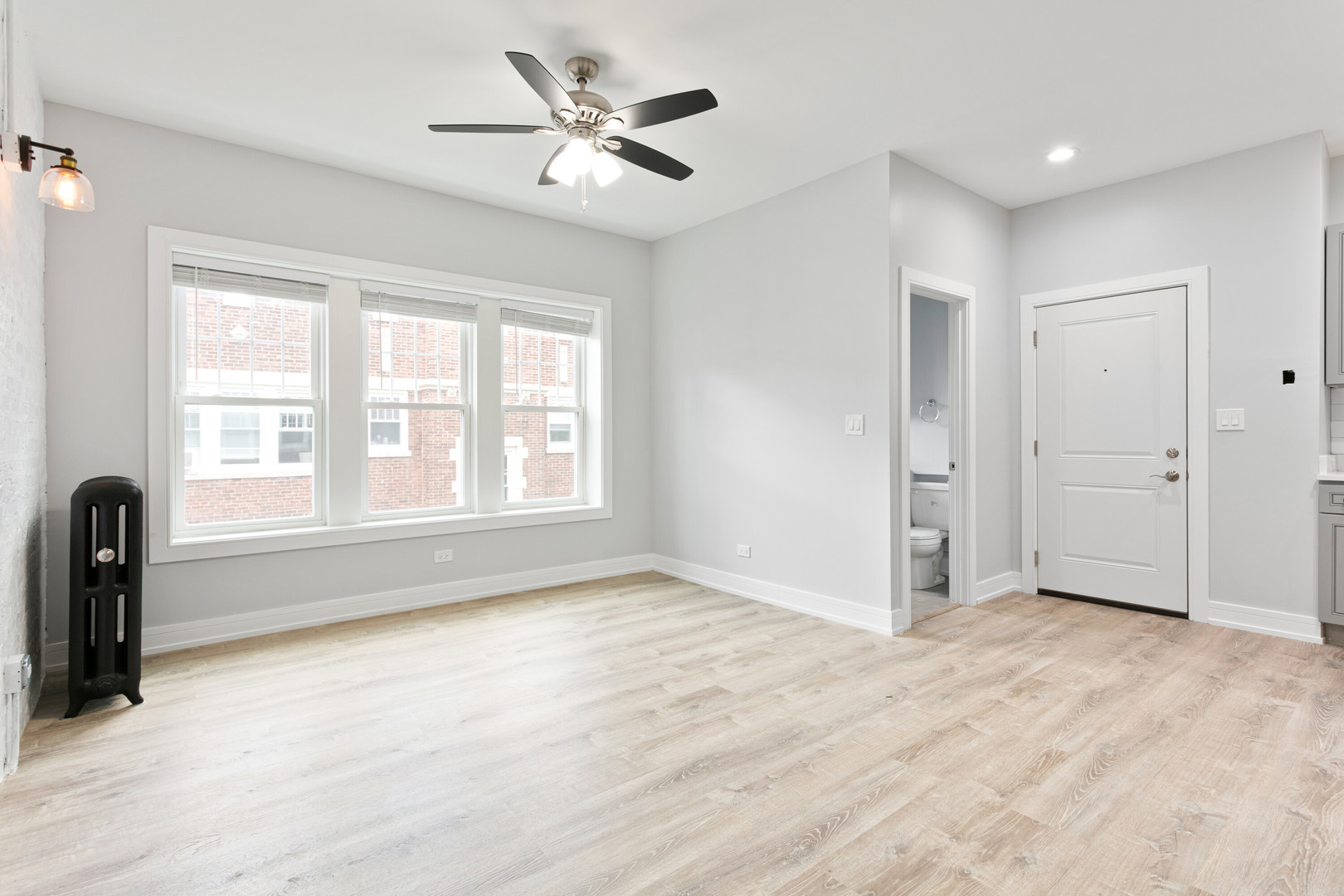 1057 W Glenlake Avenue 2