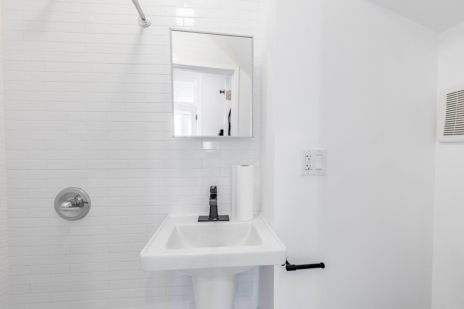 6042 S Marshfield Avenue