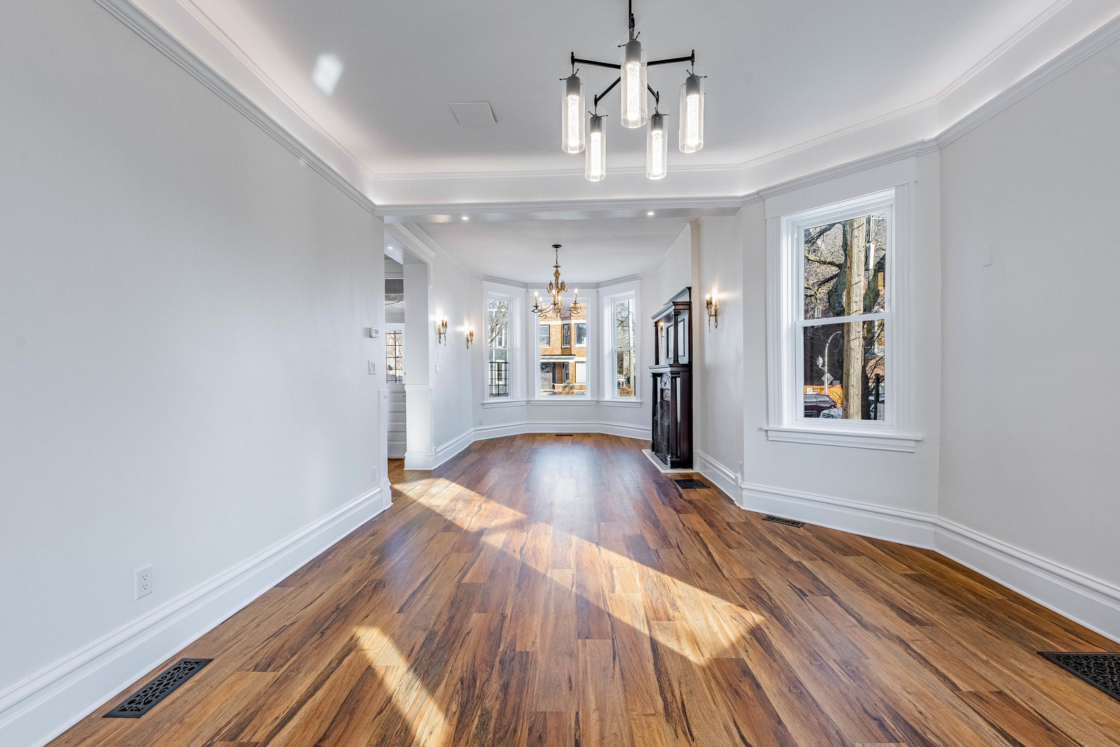 6042 S Marshfield Avenue