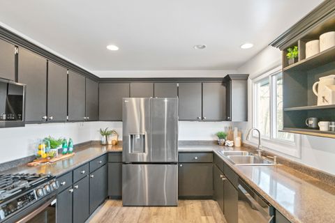 Tiny photo for 1809 Maplewood Court, Lindenhurst, IL 60046 (MLS # 12585378)