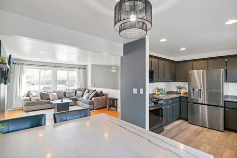 Tiny photo for 1809 Maplewood Court, Lindenhurst, IL 60046 (MLS # 12585378)