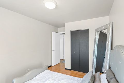 Tiny photo for 1809 Maplewood Court, Lindenhurst, IL 60046 (MLS # 12585378)