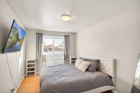 Tiny photo for 1809 Maplewood Court, Lindenhurst, IL 60046 (MLS # 12585378)