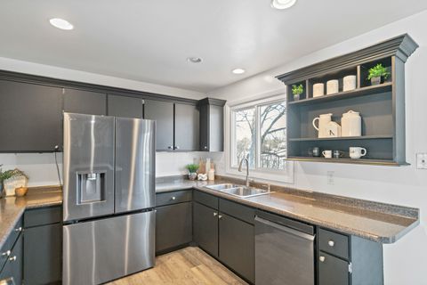 Tiny photo for 1809 Maplewood Court, Lindenhurst, IL 60046 (MLS # 12585378)