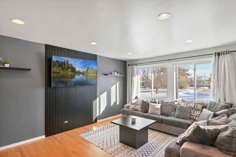 Tiny photo for 1809 Maplewood Court, Lindenhurst, IL 60046 (MLS # 12585378)