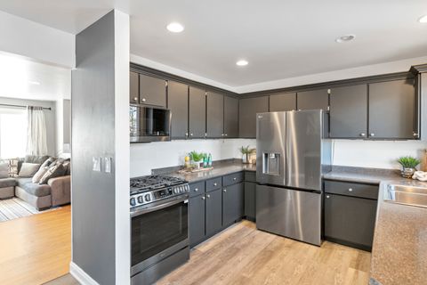 Tiny photo for 1809 Maplewood Court, Lindenhurst, IL 60046 (MLS # 12585378)