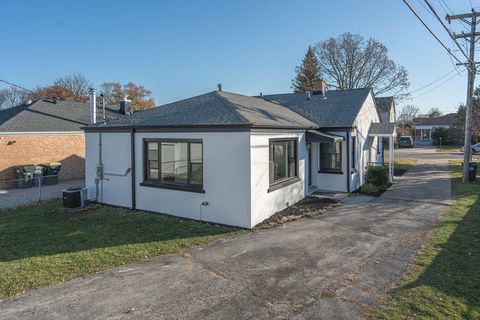 Tiny photo for 6964 W Cleveland Street, Niles, IL 60714 (MLS # 12596349)