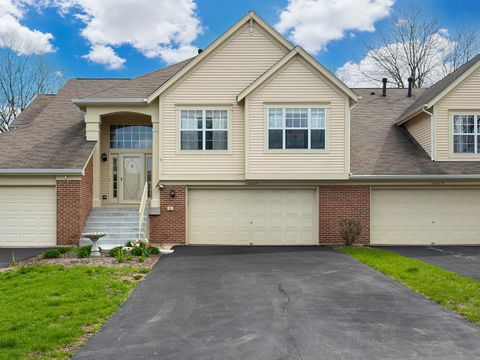 Photo of 30W015 Juniper Court #30W015, Warrenville, IL 60555 (MLS # 12622316)