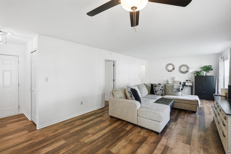 2267 WHISPERING OAKS Court