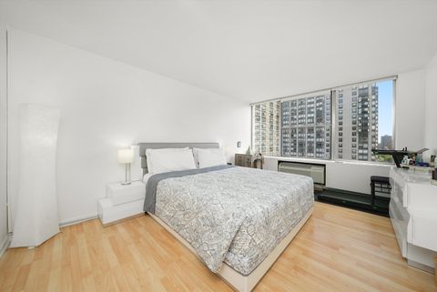 Tiny photo for 5757 N Sheridan Road #15H, Chicago, IL 60660 (MLS # 12455138)