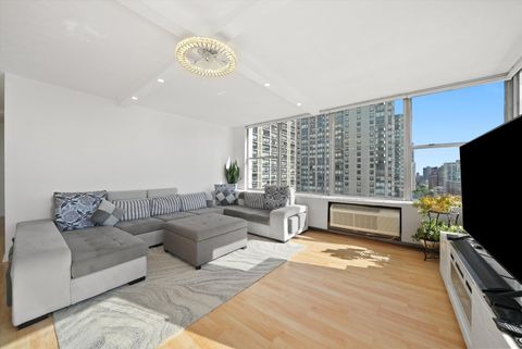 Tiny photo for 5757 N Sheridan Road #15H, Chicago, IL 60660 (MLS # 12455138)