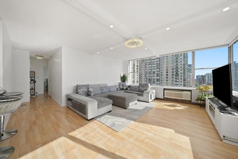 Tiny photo for 5757 N Sheridan Road #15H, Chicago, IL 60660 (MLS # 12455138)