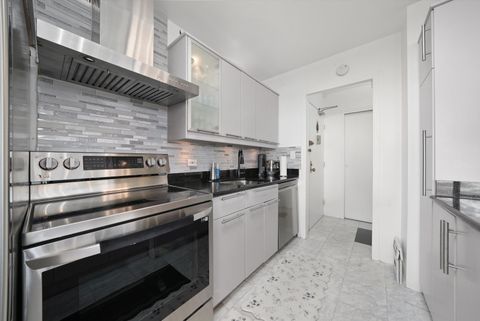 Tiny photo for 5757 N Sheridan Road #15H, Chicago, IL 60660 (MLS # 12455138)