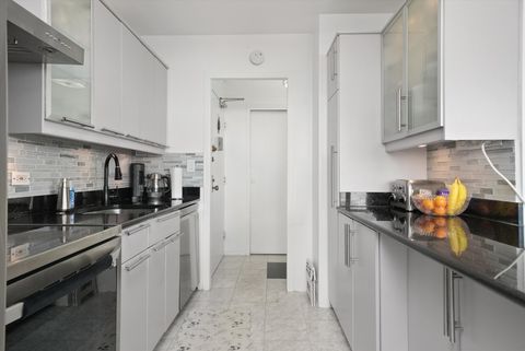 Tiny photo for 5757 N Sheridan Road #15H, Chicago, IL 60660 (MLS # 12455138)