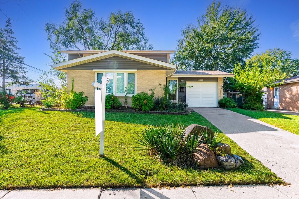 Photo for 16524 Brockton Lane, Oak Forest, IL 60452 (MLS # 12501415)