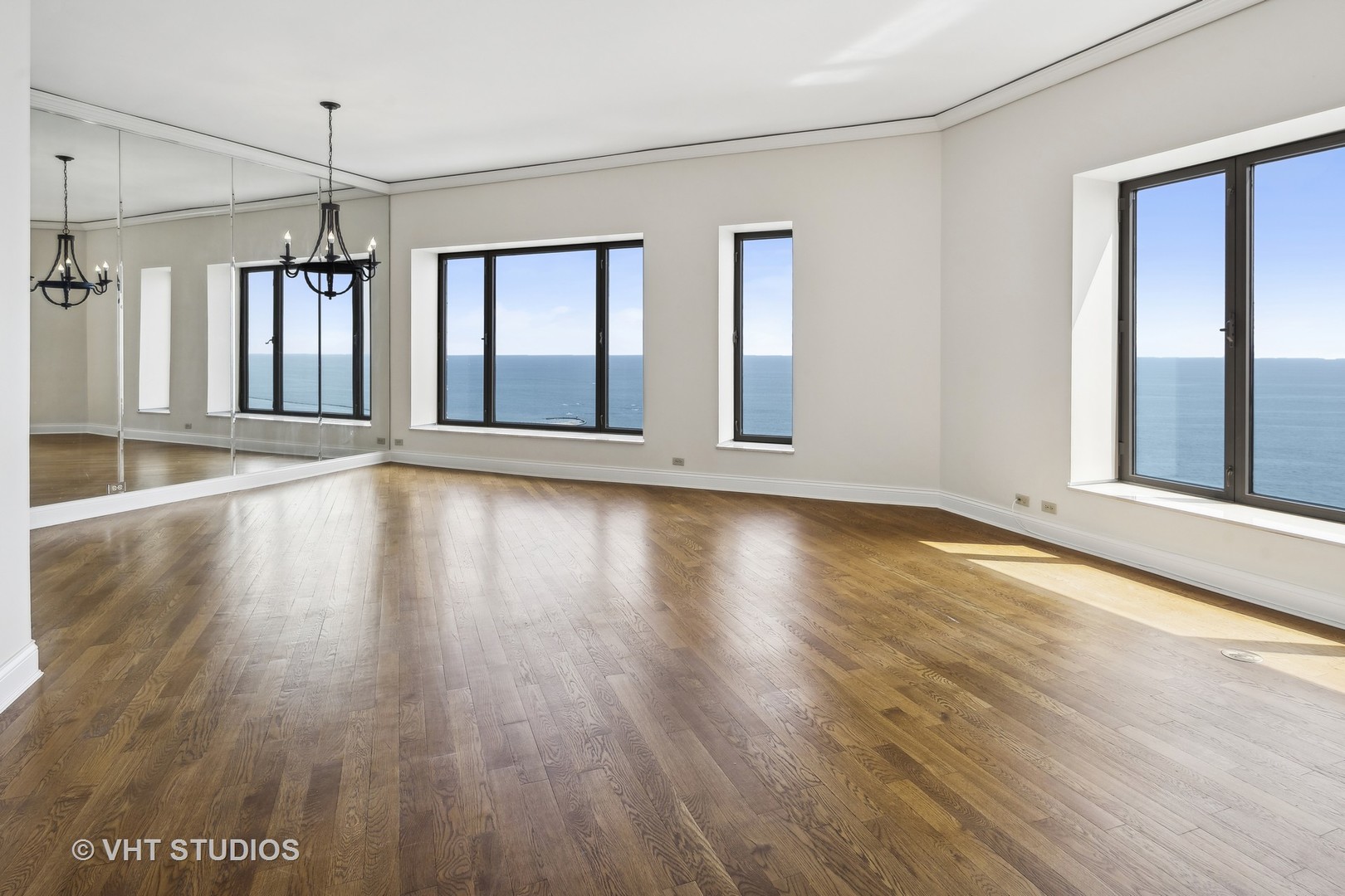 950 N Michigan Avenue 4405