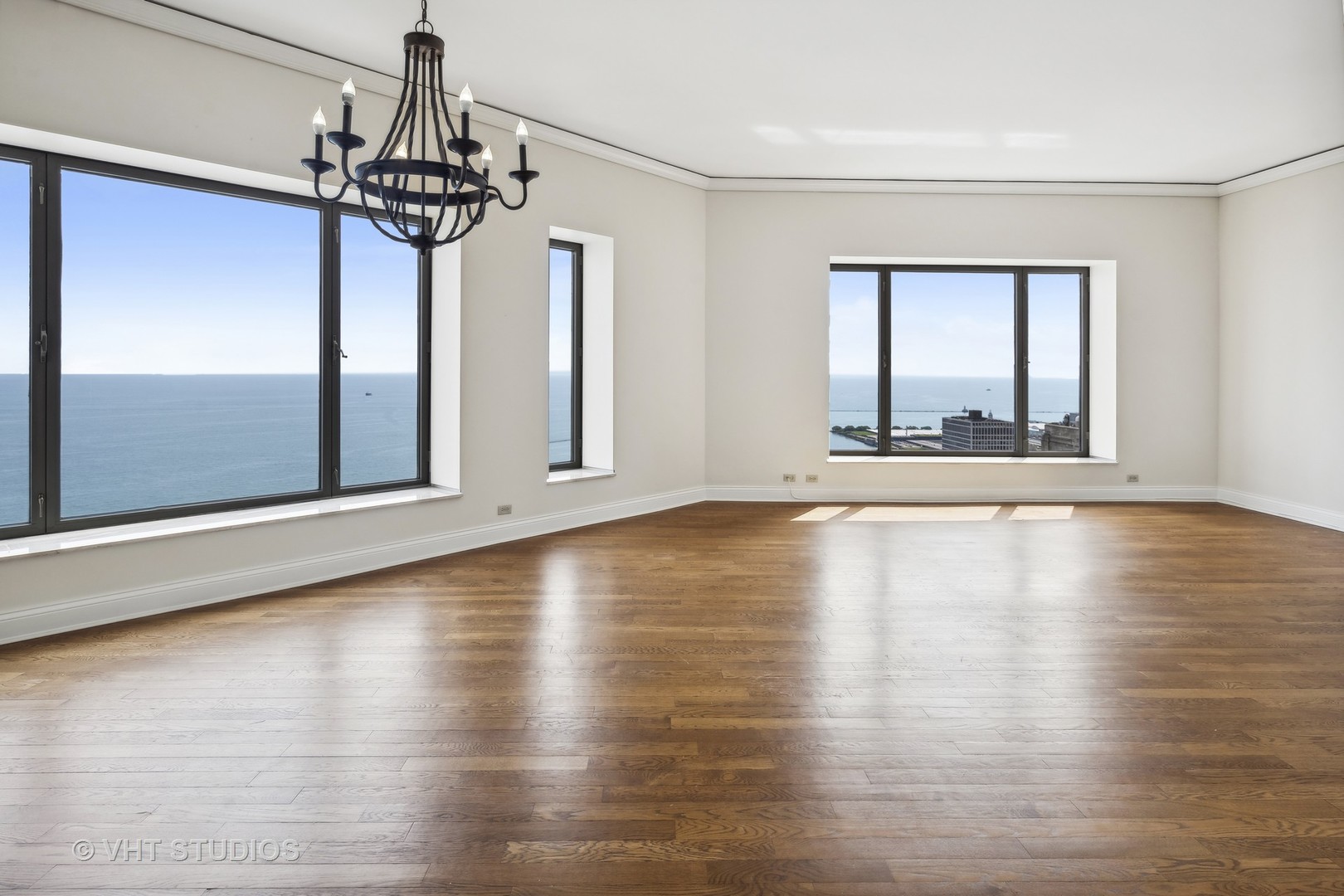 950 N Michigan Avenue 4405
