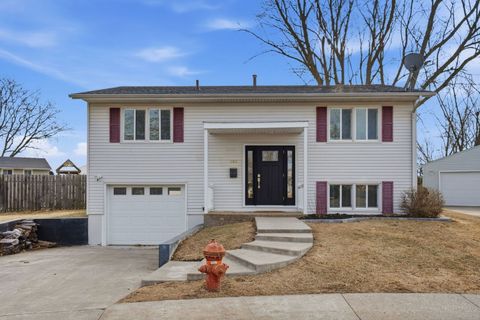 Photo of 368 33rd Avenue Court, East Moline, IL 61244 (MLS # 12576010)