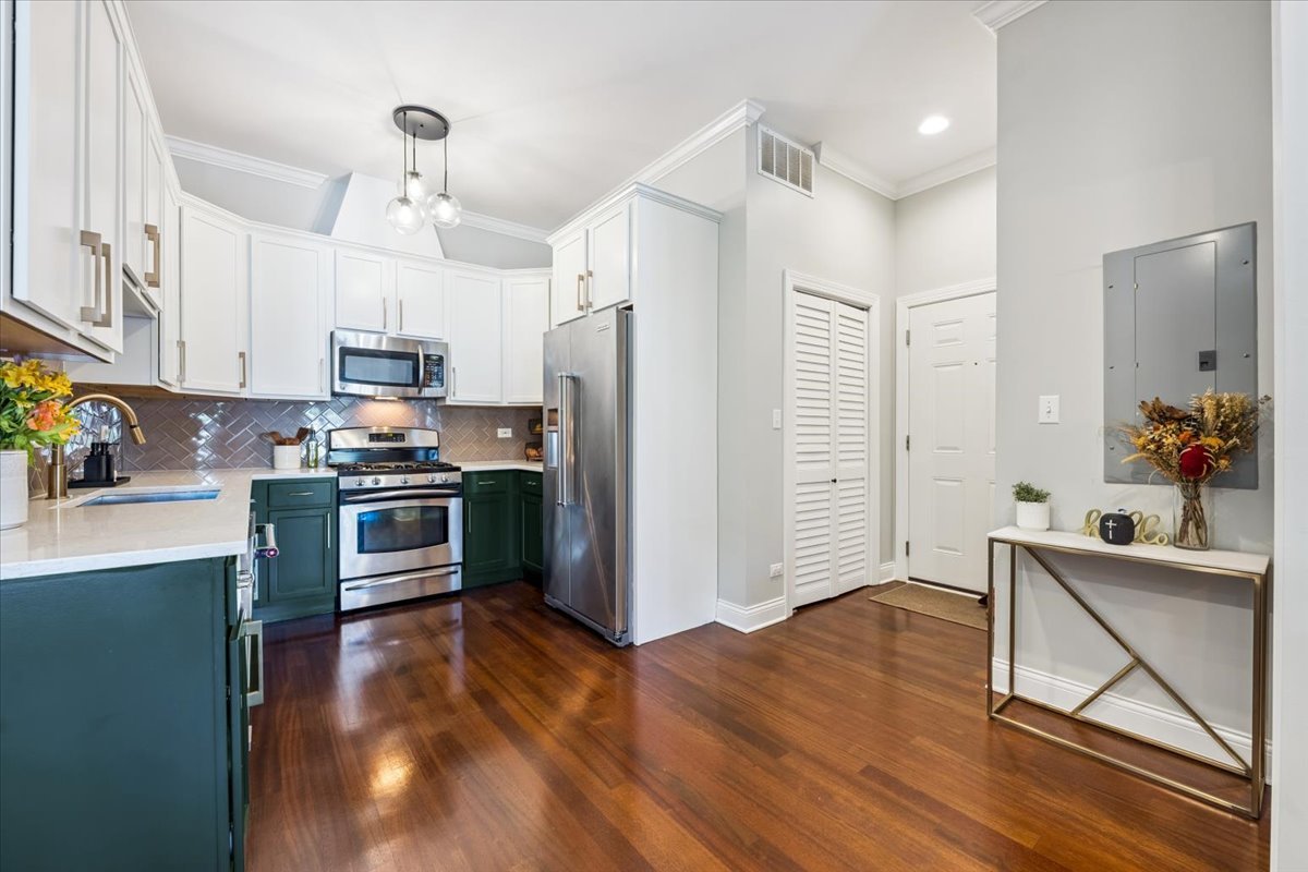 2130 W Belmont Avenue 3A