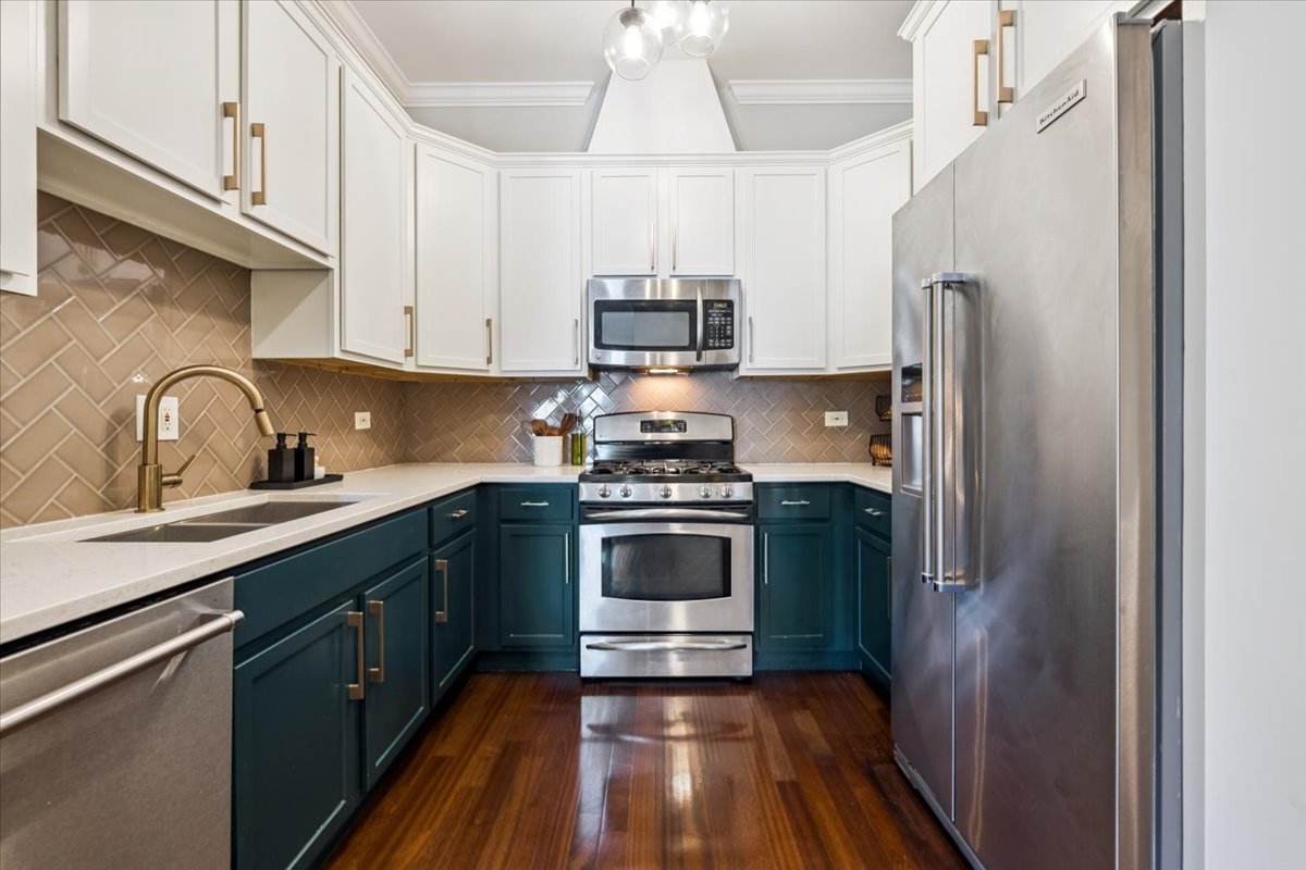 2130 W Belmont Avenue 3A